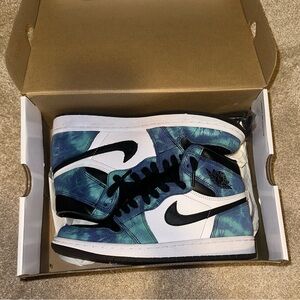 Jordan 1 Retro High
Tie Dye (Women's)